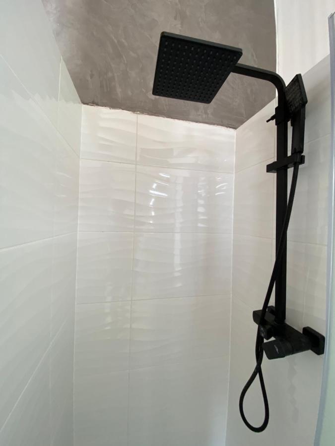 Capstay Roubaix Lille Private Shower & Netflix Exterior photo